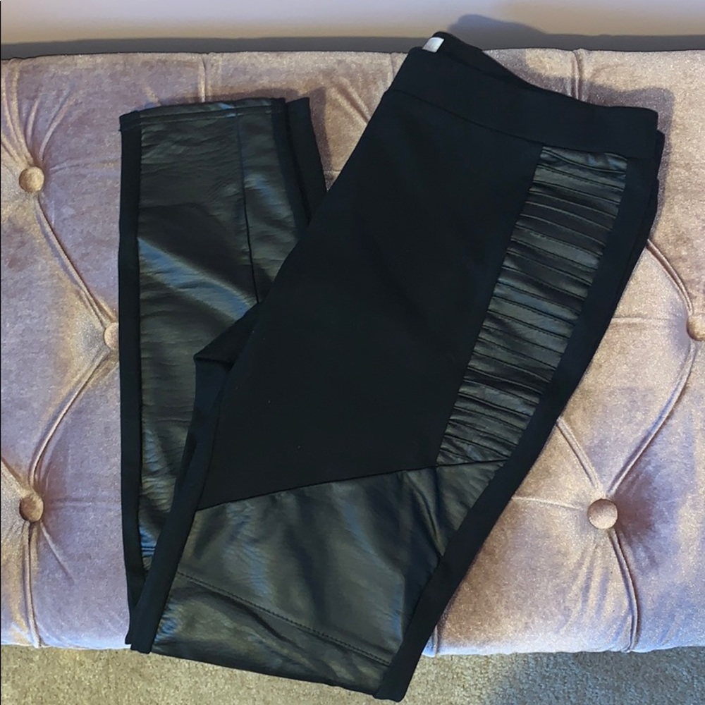 Bisou Bisou black leatherette leggings